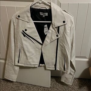 Chic White Cropped Jacket
